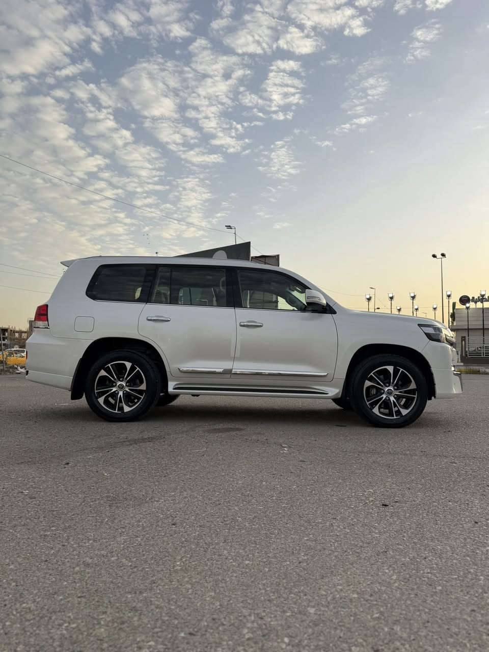 سلام  عليكم 
للبيع لاندكروز VXR   V6 

موديل 2021 بحريني كراند تورنك

ماشيه 65 كم سياره كلش جديده مال جناي من الزيرو على ايد وحده 

رقم بغداد باسمي شرط التحويل 

مكفوله كفاله عامه عدا شخط في مقدمه البوند
 عنوان بغداد 
سعر اتصل وتدلل

***********
