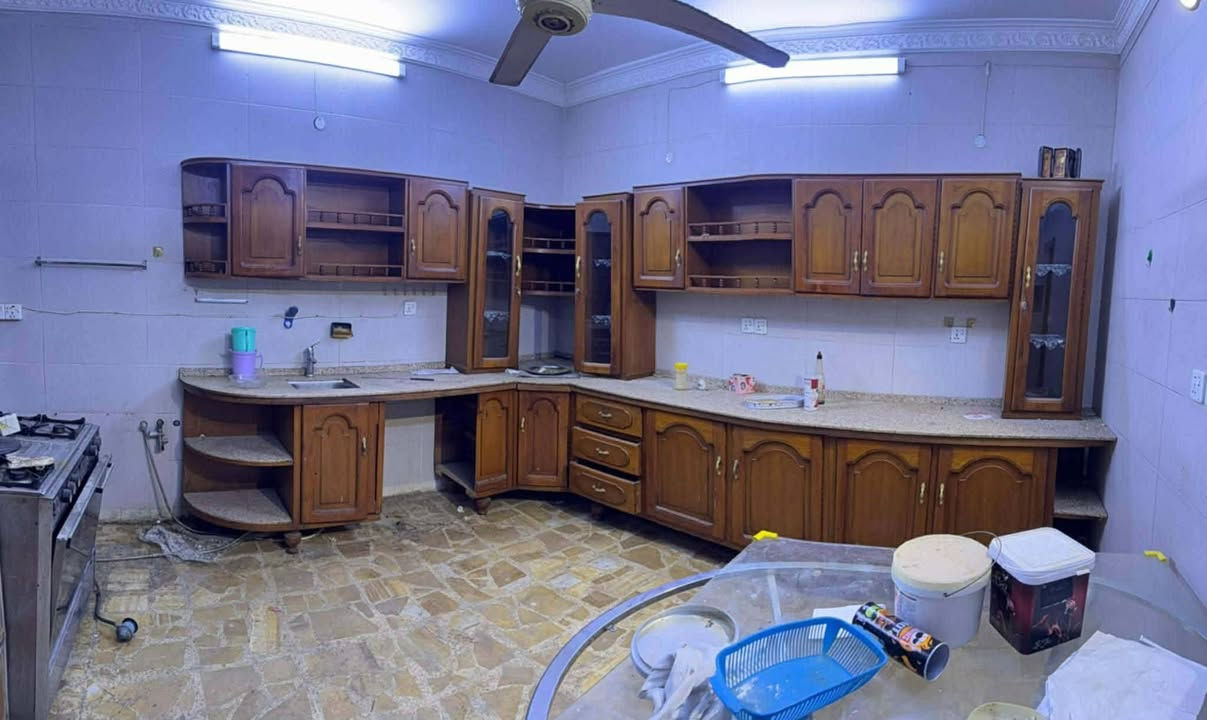 #للبيع كاونتر خشب صاج بلوك مو كبس كاونتر طوله أربع أمتار وسنك طوله 2متر مجموع 6امتار سعره ٥٥٠الف
نفق الشرطه حي حطين


**إذا كنت صاحب هذا الإعلان وتريد حذفه لأي سبب، رجاءا أرسل رسالة إلى الدعم الفني**