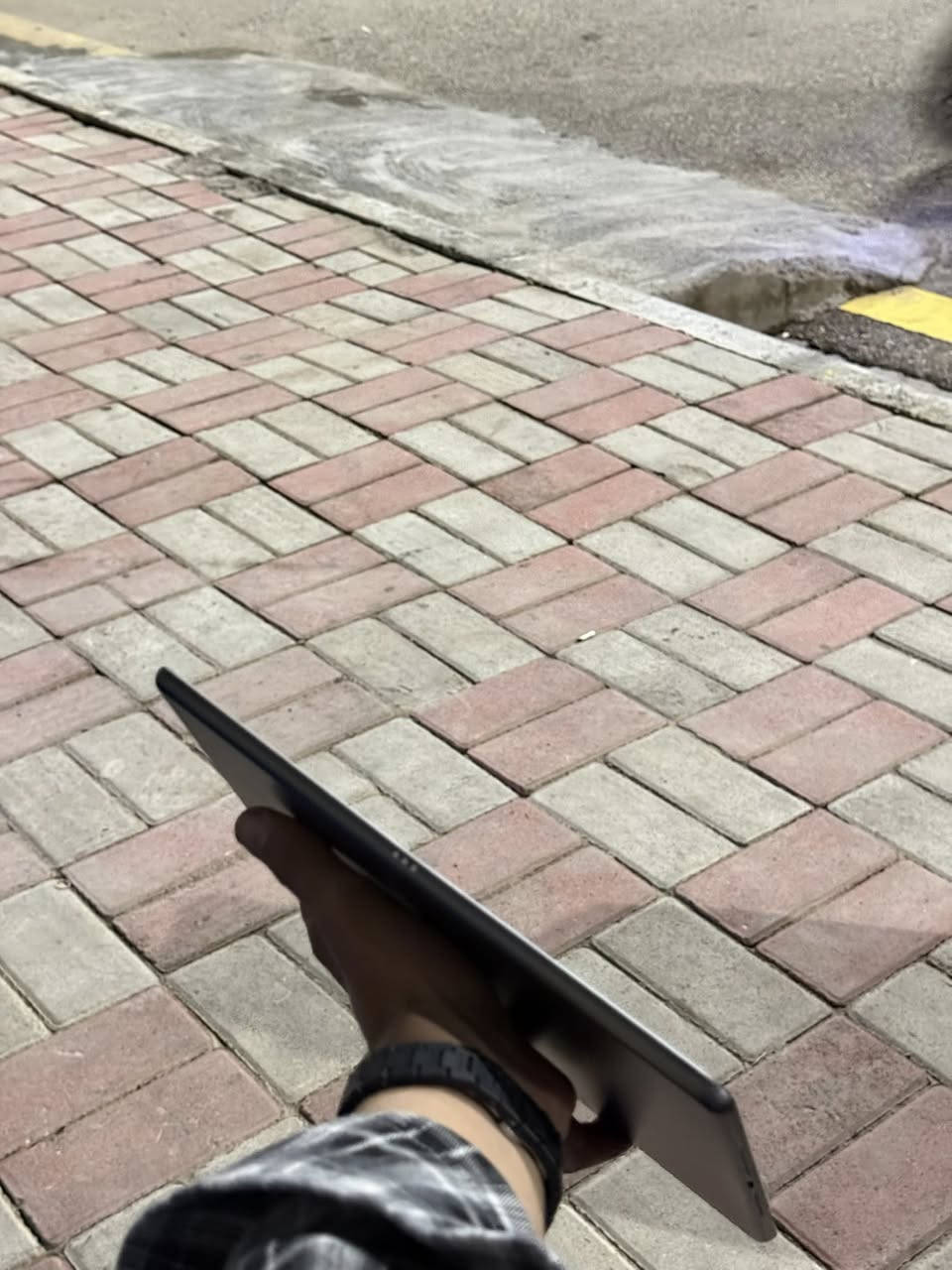 السلام عليكم للبيع أو مراوس 

ايباد 9 بلادي
ذاكره64 
جديد بمعنى الكلمه 
كامل ملحقاتةة 
مكاني الرمادي التاميم 
السعر230 
الهاتف ***********
