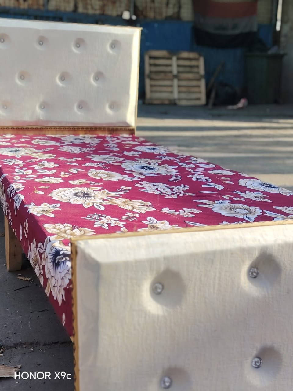 جرابي ام نفر بلوك 6 رجلين تتحمل وزن 150 كيلو 
عرض 84 وطول مترتين ارتفاع 35 
سعر 60 الف مفرد وجمله
 توصيل بغداد واطراف فقط 
*********** يتوفر واتساب
