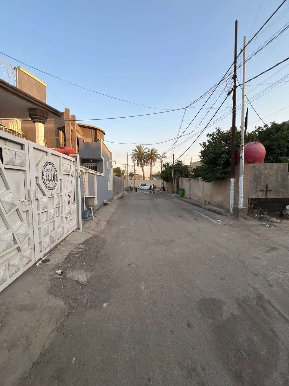 🏡 قطعة أرض للبيع

📐 المساحة: 250 متر 
📜 ملك صرف –
📏 الواجهة: 12.5 متر
📏 النزال: 20 متر

✅ موقع مميز
✅ جميع الخدمات متوفرة

📍 العنوان: حي 17 – قرب مدرسة البحرين

##عقارات الأسد 🦁

📞 للاستفسار والتواصل على الأرقام التاليه:

#ابو اسد .."
***********
***********
