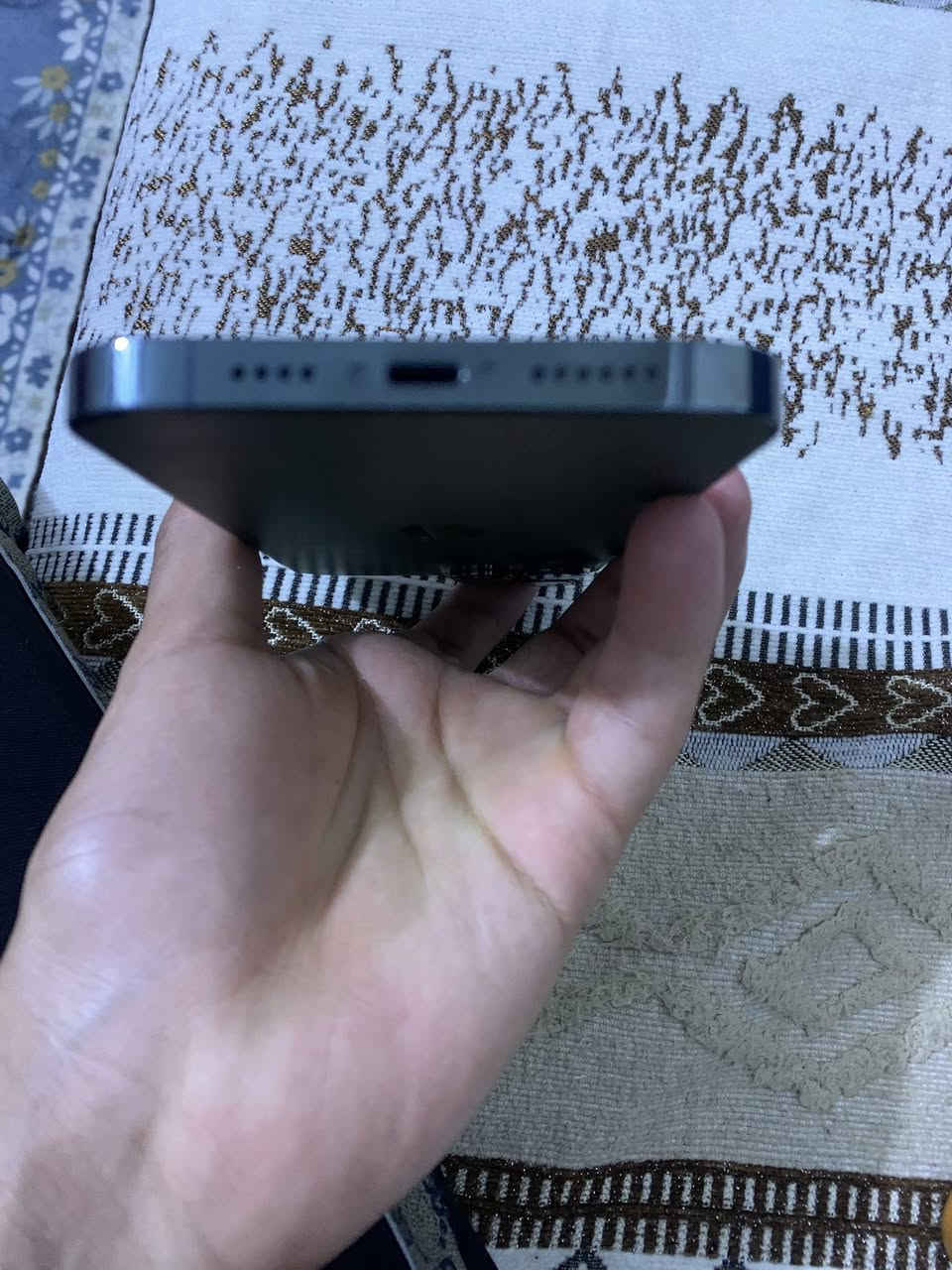 سلام عليكم ايفون 13 برو ماكس امريكي  للبيع ذاكره 256 بطاريه 84 نضافه جهاز 100‎%‎ سعر 690 مكان بغداد الزعفرانيه هاتف ***********
