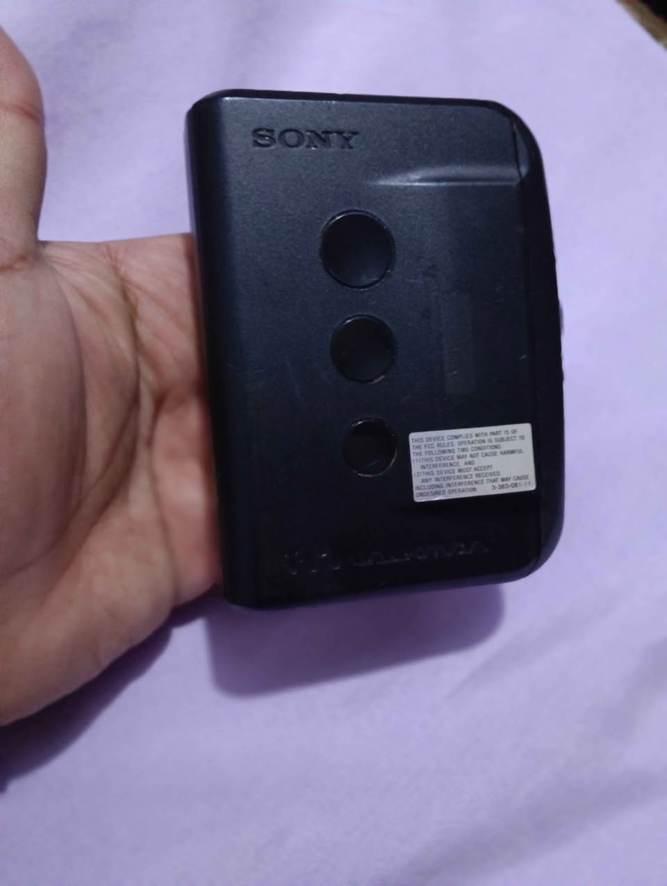 راديو  ديجيتال متعدد الموجات  SONY ياباني
  ((تصنيع شركة سوني اليابانية )) نظام (( هاند فري ))

 يعمل بنظام الهاند فري ((سماعة أذن خارجية ))

مزود باكثر من سيستم للبحث الديجيتال لمحطات الراديو  

متعدد الموجات  WB و FM و AM وTV
يتميز باستقبال موجات الطقس العالمية WB
 و مزود ب ميزة TV TUNER 
لاستقبال محطات التليفزيون الرقمية الأرضية 
Digital Tv Channel 

يعمل بامتياز على  (( حجر قلم واحد حجم AA )) فقط 

مزود بشاشة لبيان حالة البطارية و ارقام محطات الراديو
و محطات التليفزيون و محطات  النشرات الجوية 

محمول صغير جدا في حجم محفظة الجيب
 و يعمل بنظام (( سماعة خارجية هاند فري))

استقباله رهيب جدا  في جميع موجات الراديو 
و كمان ب يستقبل إشارة  موجات الطقس WB و موجات التليفزيون TV TUNER
كما يحتوي على ميزة حفظ أكثر من 55 محطة و قناة
و خاصية منع عبث الأطفال بالجهاز HOLD SYSTEM 
 
يعتبر ((جهاز قيم و نادر)) نظرا لما به من خصائص رقمية متعددة علاوة على ذلك يعمل بحجر بطارية واحد فقط

           (( ضع سعر مناسب  و حلال عليك ))

 لجدية الحجز و الشراء يرجى التواصل خاص بصورة البند و رقم التليفون و التسليم يوم السبت أمام سينما ديانا بجوار محطة مترو العتبة

ملحوظة هامة:-
((متوفر شحن للمحافظات البعيدة مقابل دفع قيمة البند مسبقاً)) القاهرة, مصر


**إذا كنت صاحب هذا الإعلان وتريد حذفه لأي سبب، رجاءا أرسل رسالة إلى الدعم الفني**
