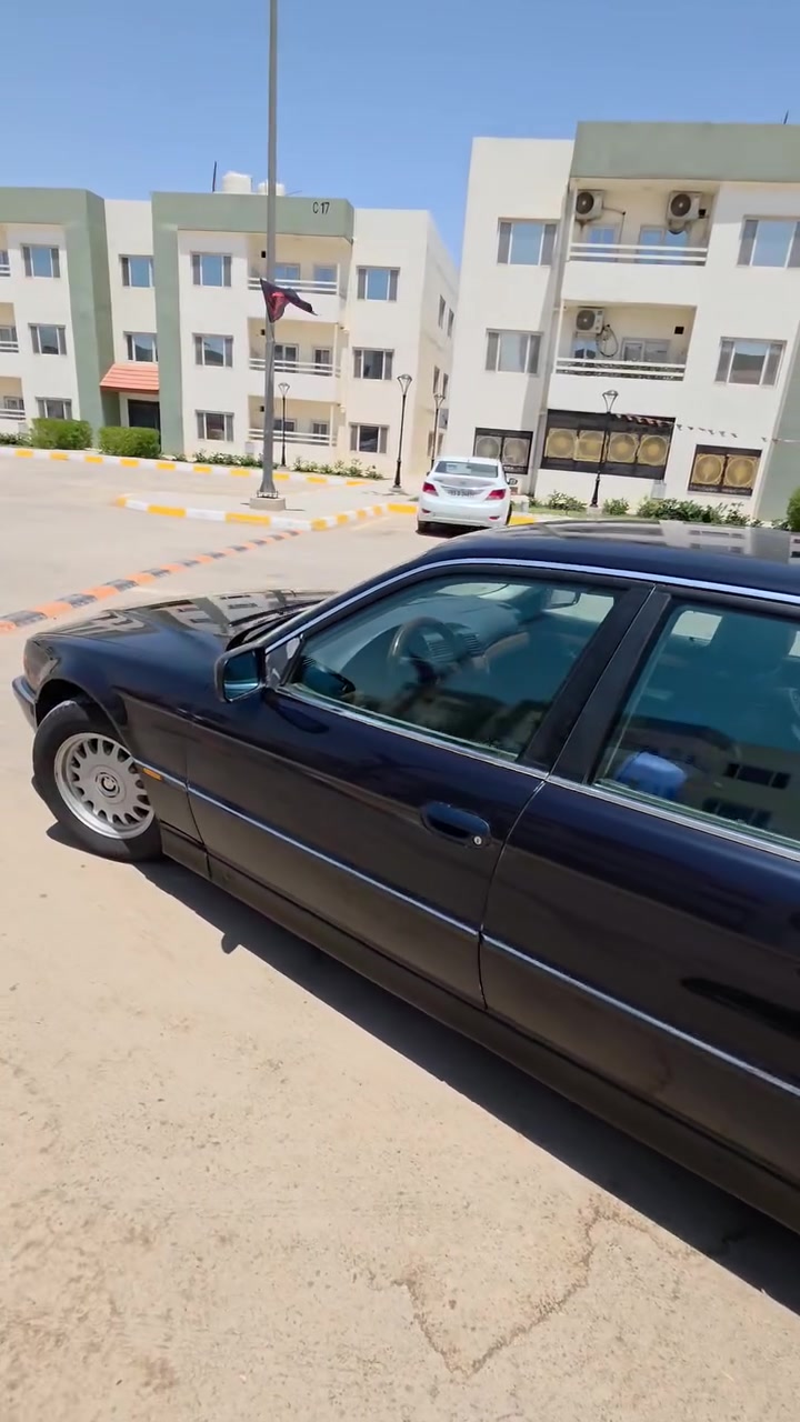 بي ام موديل 1998 كاسحه رقم بغداد دولي بسمنه تحويل ثاني يوم سياره بلاديه حجم 740 V8 جاهزه وبلاديه صندوك شفط كير اوتو محرك  كهربائيات كله ع بلاد جاهزه ومناقصه شي سعر السياره95وبيه مجال. للاستفسار اتصال ع رقم *********** مكان السياره بغداد ناحيه الوحده

