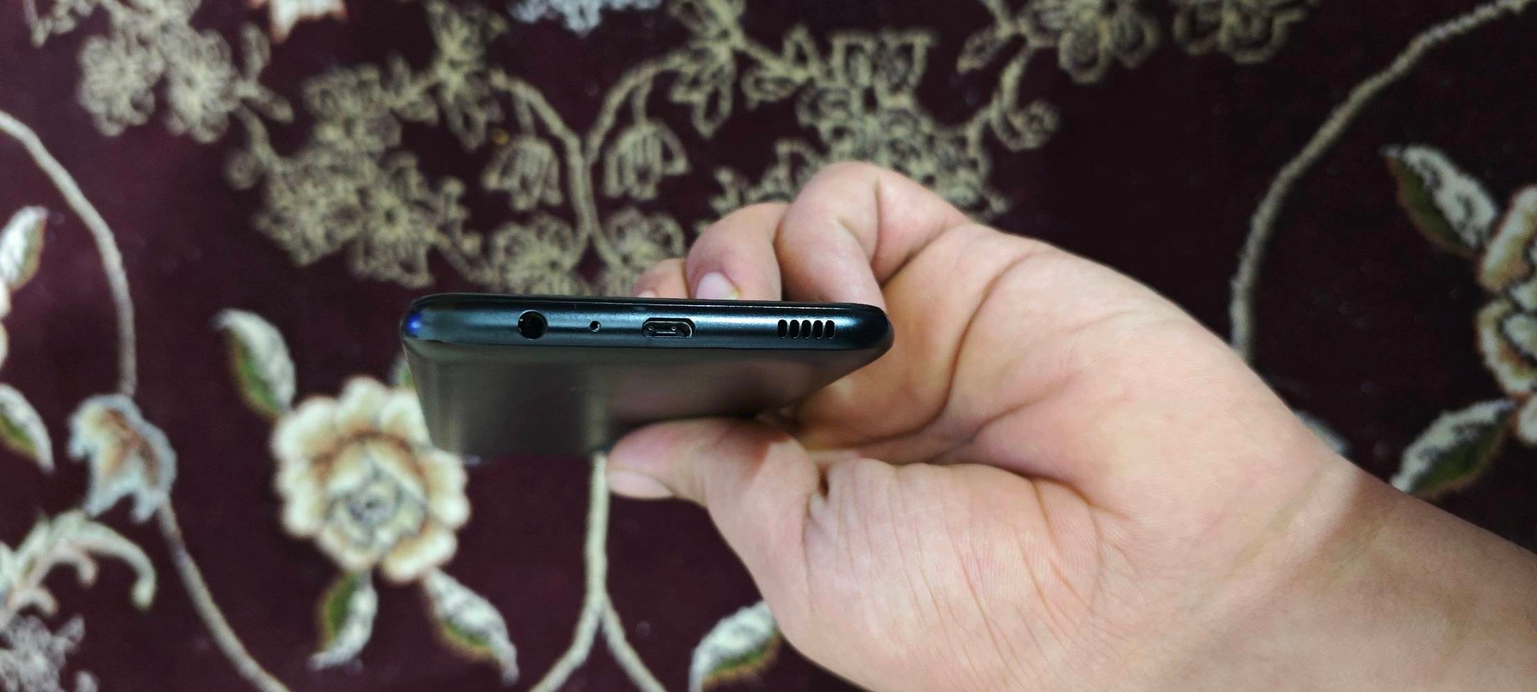 a03 نظيف و مكفول من كلشي... ذاكرة ٦٤
بصمة وجه شغالة مامستبدل بي اي قطعة ... بدون ملحقات فقط جهاز