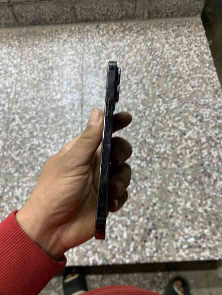 ايفوان 13برو ماكس256 جهاز ما مبدل لي اي قطعه بطارية 79 اصلية تجي تفحص بيدك تقتنع جهاز ما بي اي خدش السعر 700نتصال تدللل *********** مكاني بغداد بلديات صحفين
