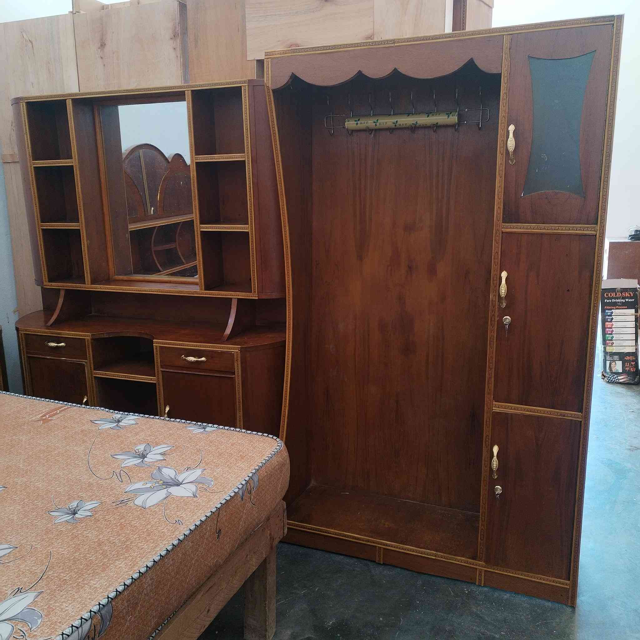 سلام عليكم عندي غرفه نوم مستعمله للبيع صاج عراقي *********** توجد خدمة توصيل
