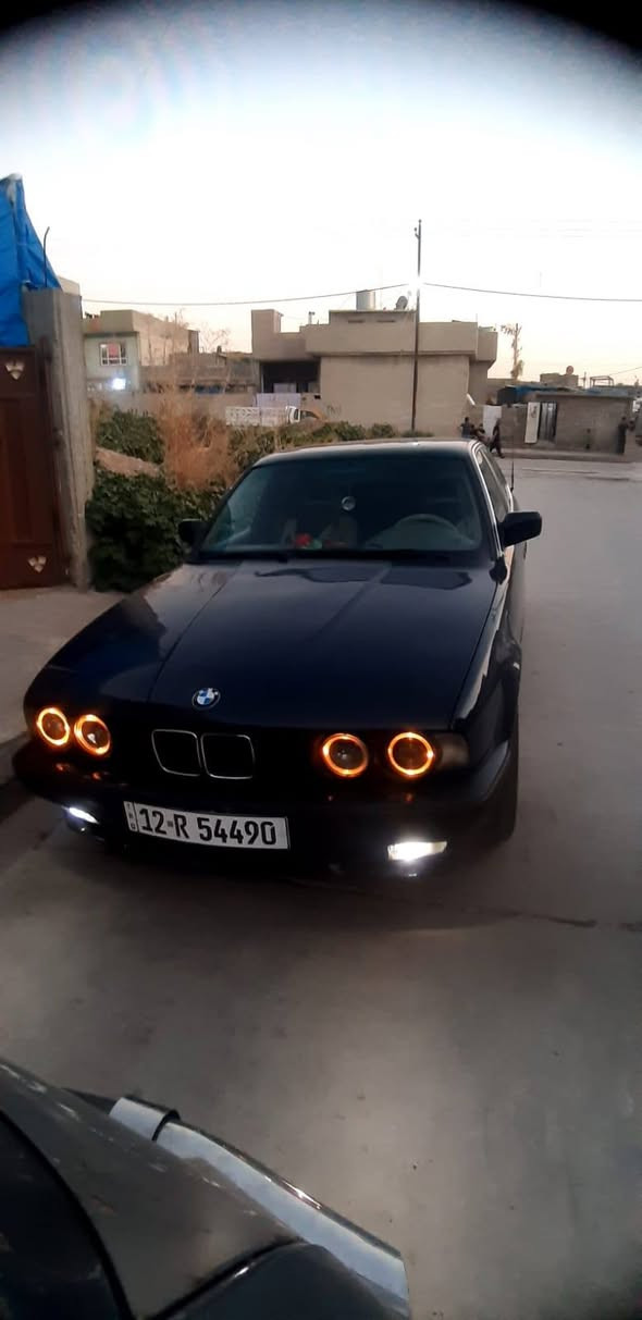 مكلف بالنشر 
سيارة BMW حجم 520 ما بيها ضرر ما تصرف عليها دينار كاملة مكملة و حقيقتها احلى من الصور جواها ويل كب مال صقر طخم تاير جديد محرك وكير شرط محرك كبس كابون بنزين بيها مكانها الموصل حي القاهرة السعر 60 ورقة بيها مجال قليل رقم صاحبها***********
