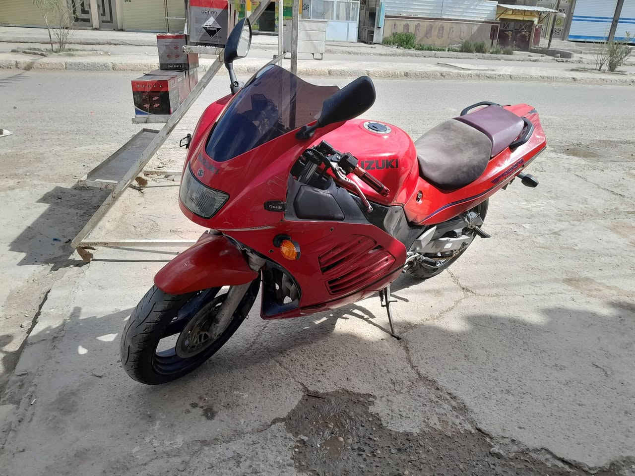 السلام عليكم للبيع SUZUKI 400 RF  موديل 1999 كير مكينه كفاله بشرط تخم تاير جديد زنجيل جديد دسكات خلفي امامي جديد تخم بلكات جدد كلجات جدد كهربائيات كامله بدون اوراق اكفلك سرقه وعشاير مكاني بغداد  سعر خاص سعر خاص تواصل 7803153405 بي وتساب
