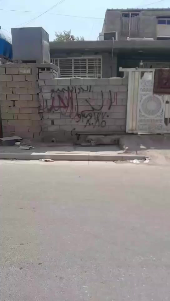 مساحه 120متر يم شبكه ابو سماعيل وجهه عل شارعين مال عريفيه عالي عن الشارع ارضيه بورسلين البيت كله بس الواجهيه ما ملبوخه غرفتين نوم استقبال حمام داخلي مطبخ مفتوح عل صاله صاله جبيره مال كعده ابصف اسواق ابو عقيل الحوش مساحته زينه خطين ماي موجود خدمات كامله قريب علسوك تقريبن 5دقايق كلشي يمك البيت عقد عقد زراعي يعني مكاتبه السعر 40رقمي ***********
