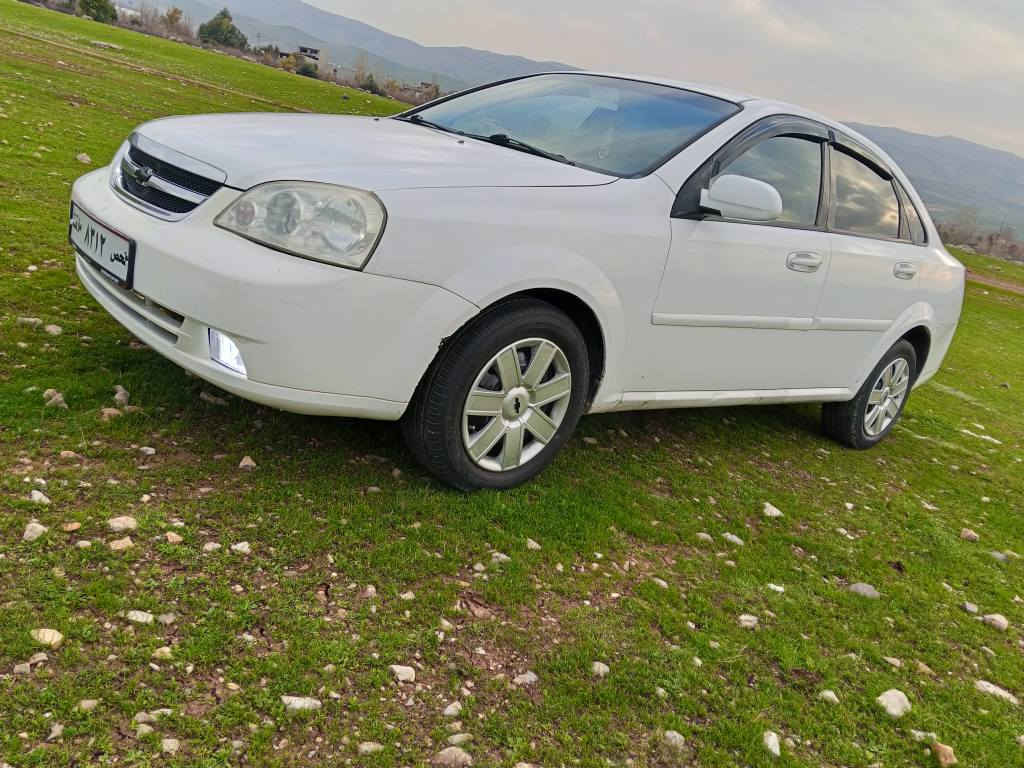 ئۆپترا       2011
***********
ئۆتۆماتیک 
تەبرید ساردوگەرم 
بێ بۆیاخ بێ شوختوقوپاوی
چوارتایەی تازە
مەکینەوگێڕبەشەرتی فیتەر
کارەبای هەمووی مەزبوتە
 تەقەوڕەقەی هیچ نییە
کامل کراوەبەزینۆن 
چوارجام کارەبای ئاوێنە کارەبای
نرخ 54$ مەجلێیکی کەمی برایانە حلبجة, السليمانية
