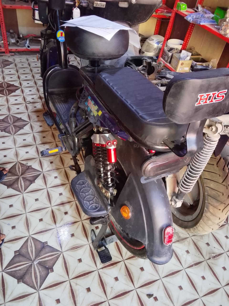 السلام عليكم دراجه شحن للبيع حجم 20 دراجه صار لها شهر ونص من طالعه فول مواصفات بصمتين سويتشين جهاز انذار بطاريات خمسه مكان ناصيه مركز اتصل على هذا الرقم ***********
