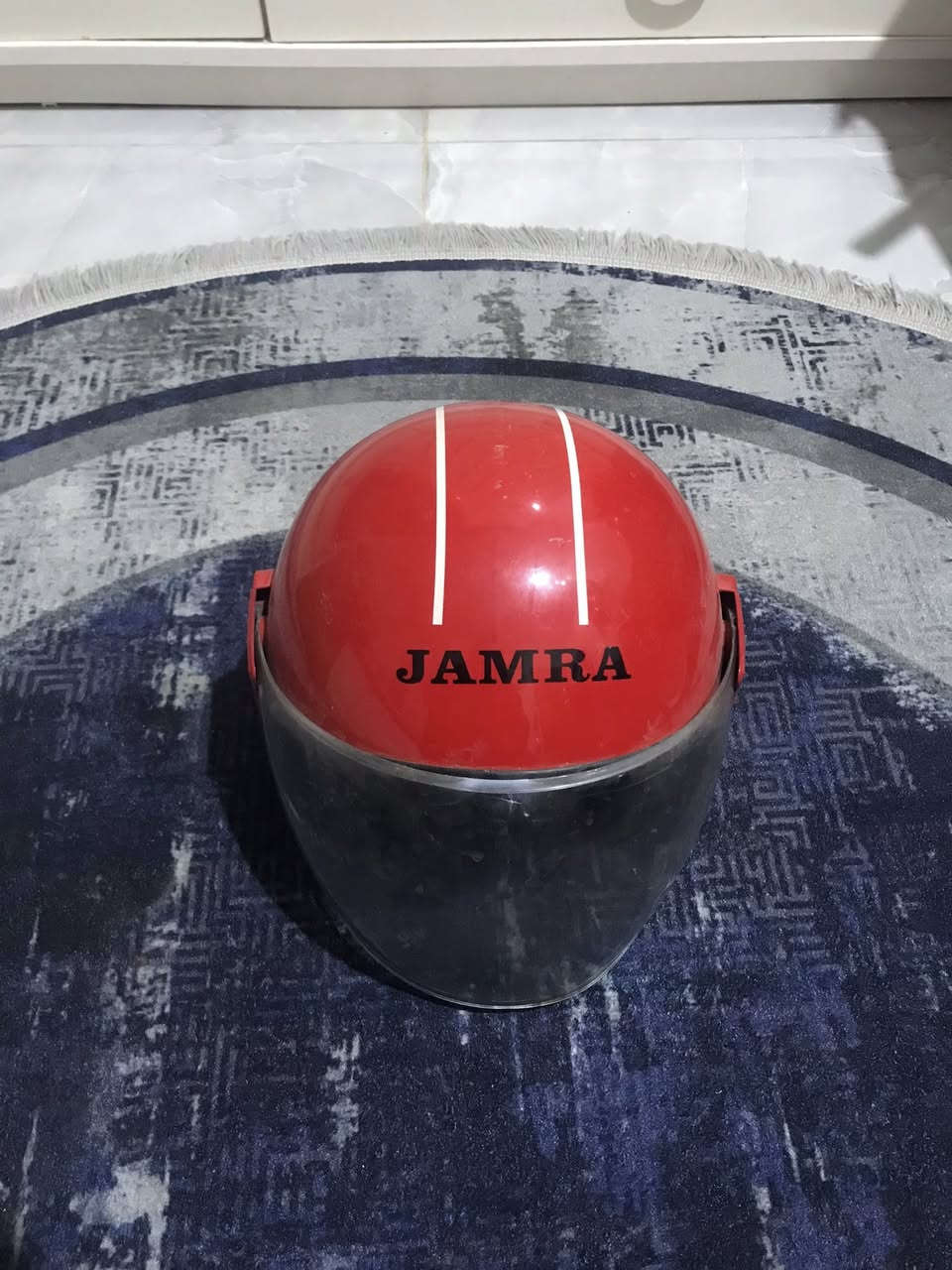 السلام عليكم
الخوذه الوحدة على 15 
المري إصليات الوحده 10 
لايت دولفين بس حطله كلوب يشتغل 
النظارات قيم وأخذ 
مامتواجد على الفيس 
***********
