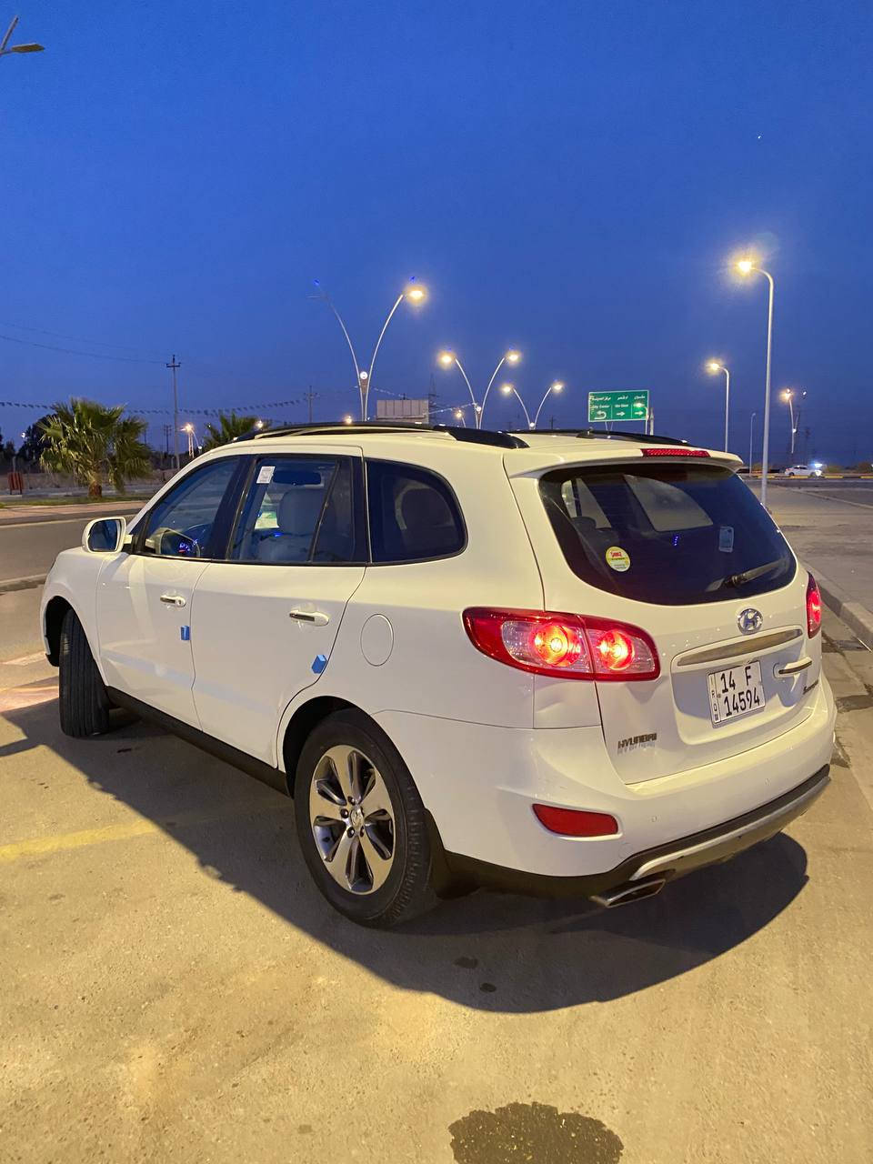 السلام عليكم. هونداي سنتافي 2012 خليجي .فول مواصفات 1\1 رقم بصره الجديد سنويه لل٢٠٢٨.باسمي تحويل ثاني يوم  مكفوله كفاله عامه من الضربه والصبغ والتبديل بيها بارد فقط ماشيه 176الف. سياره جديده  فول مواصفات 1\1. فتحه سقف.  شاشه اندرويد HD. كامره خلفيه. اشاير بلمرى..  7راكب. تبريد 3 قطع خلفي وامامي.تخم تاير  ويلكب 19 نيكل. مرايات شفط. دواخل بيجي عسلي مطعم بصاج خشبي. ودشبول صاج. لد خلفي امامي.  مكينه (4 سلندر. 2400 )   اخوان السياره بلكارتون  ( وبلعافيه علياخذهه  لان سياره مامتعوبه وستخدام شخصي. )  سعر 150وبيها مجال حك جيه مكاني بصرة الإستفسار اتصل (***********)
