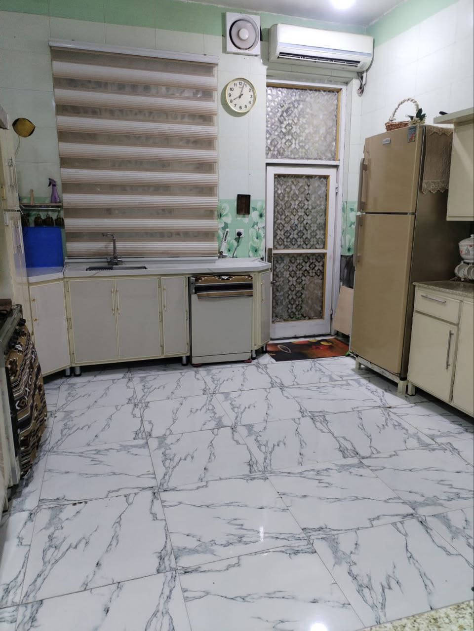 🏠بيت للبيع

•المساحة -200متر على شارع رئيسي 
•📍الموقع -الموحيه مقاطعة 40
•التفاصيل /طابق ونصف مسلح حديث
ط1\2غرفه+صاله+استقبال+مطبخ+صحيات 
ط2/2غرفه+صاله+صحيات 
الطابق الثاني نقص ارضية 

☎️للأستفسار/***********
فراس***********
واتسhttps://wa.me/9647872000799
للمزيد من العروض يمكنكم متابعتنا علئ فيس بوكhttps://www.facebook.com/share/19oiawJsJt/
الناصرية/فرع1 #الموحية
فرع2 #طريق #الحولي
