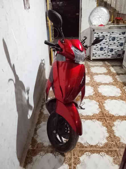 السلام عليكم للبيع دراجه شحن سته بطريات كبار مصطره درجه مفوله كهربياته كمله ما بيه  بيه بك R  السعر 550بيه مجال مكاني مقبل منشه نصر ***********
