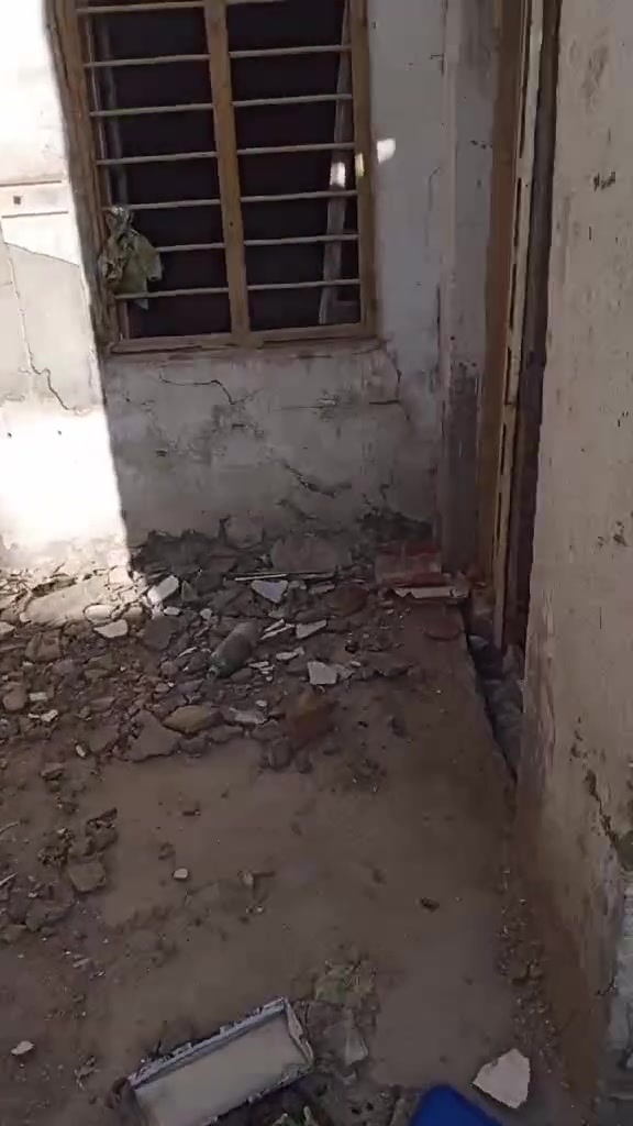 جبتلكم بيت. سعر عرصه.  34.  مع المجال.   عنوانه حي الصدر الثاني قرب. جامع الحسين. بيت شرك مساحته 100 
***********
