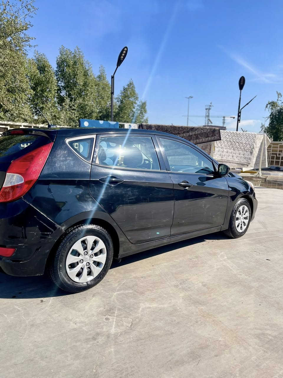 السلام عليكم هونداي اكسنت 2017 و ارد امريكي حادثها فقط قبغ الصندوك بدون دواخل و مبدل بلادي بدون صبغ ايرباكات سليمة كلها ماشية 26 ميل حقيقي محرك 1600 تحكمات سترين كروز سرعة كامرة خلفية بلادي  تبريت ثلج و كلة على البلادي باتري جديد زوج تايرات جديد السونر
 و صور الحادث منشور بأسمي رقم بغداد الجديد سيارة جديدة و نظيفة و ممتعوبة مكانها بغداد زيونة 
السعر 103 ورقة وبيها مجال ان شاء الله … تحياتي 
للاستفسار متواجد ***********
