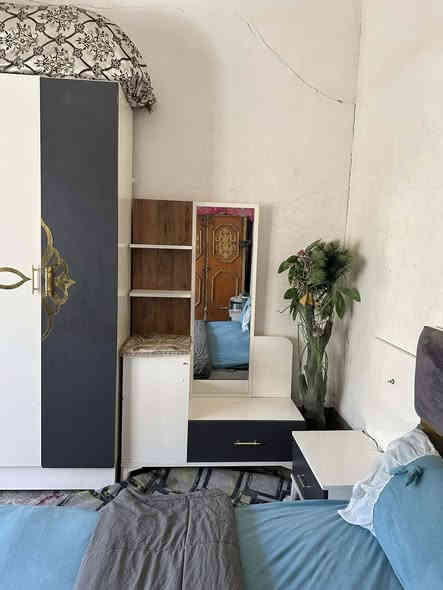 السلام عليكم عرفه تركيه للبيع السعر 200 وبيها مجال العنوان حله حي العسكري شارع 80 رقم الهاتف ***********
