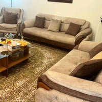 ١٠ مقاعد • بوفيه صاج • ميز خشب وزجاج