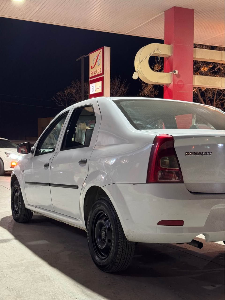 سلاو سه ره تا به ناوى خواى گه وره 
رينؤ مؤديل 2011 ئؤتؤماتيك بيمه سره ف 
گيرومه كينه وكاره باى به شه رت 
سه ياره كه زؤر پاكه مالى دؤسته 
١ ده رگاى بؤياخه پيشودواى ده عمى نيه
رؤنوهايدرؤليكى تازه گؤراوه هى مالى خؤمه 
سه عرى 59$ كه مى مه عامه له يه 
ژ.م *********** السليمانية, العراق
