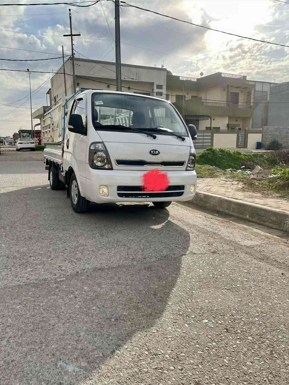 السلام عليكم كيا حمل 2700 رقم كركوك بأسمي مصفره ظريبه موديل 2020 طخم تايرات جديد حدادية جديدة السيارة خير من الله سعر 130$ وبيها مجال بسيط 
***********
