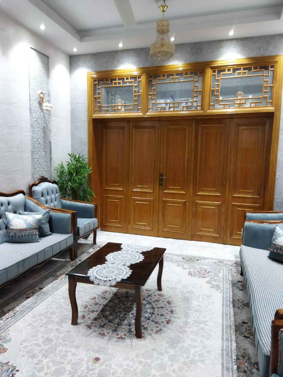 السلام عليكم 
تفاصيل البيت المساحه 125 م 
8.5×14.60 م طابقين يحتوي على استقبال ومطبخ وصاله واربع غرف نوم واربع مجاميع صحيه بناء جديد 2022 جنس العقار طابو زراعي سند 25 مع كافة الضمانات  مقابل مستشفى الكفيل ( مجمع الصنوبر ) عرض الفرع 7 م السعر 390 مليون مع الأثاث
رقم الهاتف ***********
