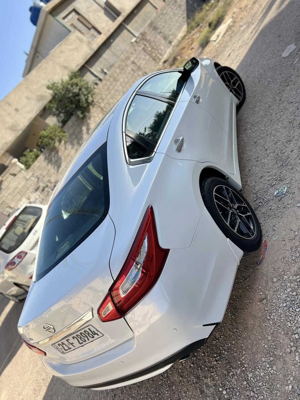 سلام عليكم
نيسان  التيما 2017  
رقم سليمانية سنوية جديدة
لون ابيض صدفي 
مكفولة كفالة عامة فقط بنيد امبدل بلادي 
فول مواصفات عدى الفتحة 
كير مكينة بلاد +صدر امامي وخلفي وتايرات كلة جديد 
تدفئة بالكشنات تحكم ستيرن كامرا خلفية وحساسات كشن كهرباء بصمة تشغيل + تشغيل عن بعد 
بصمة ابواب + بصمة صندوق  وباقي المواصفات المعروفة 
عنوان السيارة ديالى شهربان 
للاستفسار اكثر ***********
