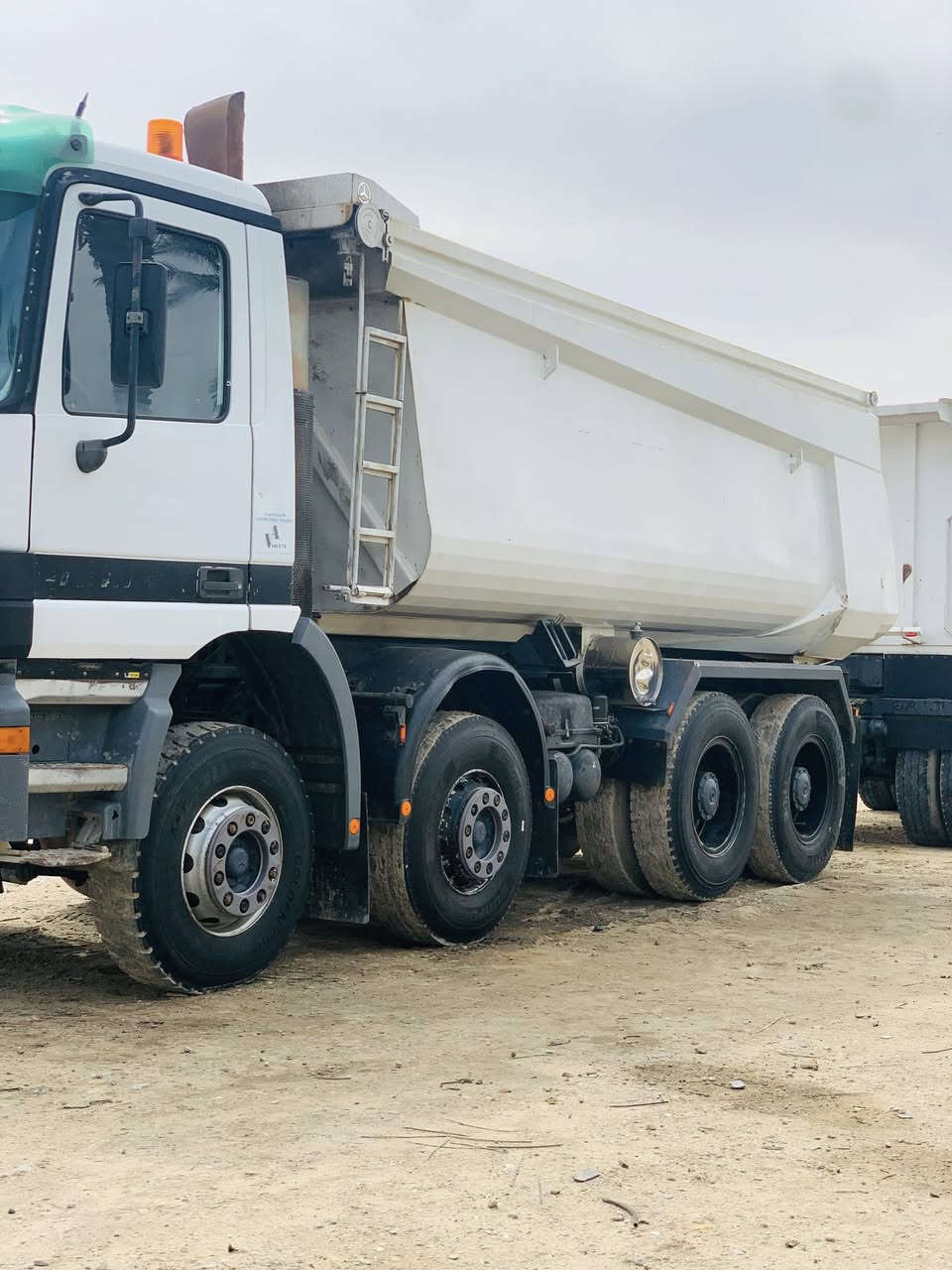 سلام عليكم سياره للبيع اكتروز موديل 2003 مربوطه تلاث لواحات كير كهربائي تحويل ثاني يوم سياره بسمي سياره ماناقصه اي شي كبل لعمل رقم الهاتف ***********
