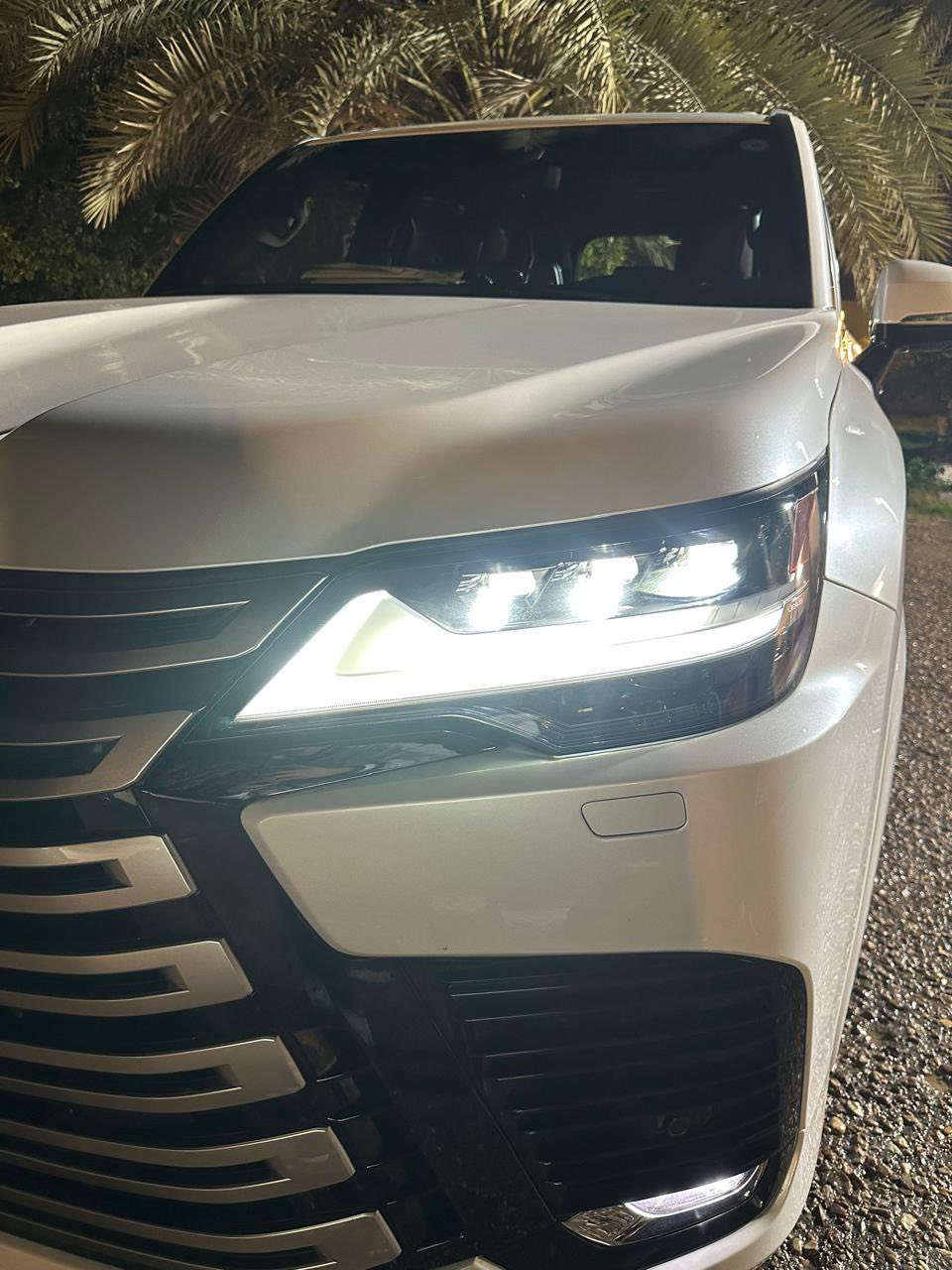 السلام عليكم 
للبيع لكزس بلاتينيوم 2023 LX600 
بريم اصلي 
مكفول كفالة عامة من الشخط 
مغلفة ppf
ماشيه 27 الف 
رقم اربيل 
فول موصفات 
داتا شو 
ابواب شفط 
سعرها 11 دفتر و90 ورقة 
للاتصال ***********
