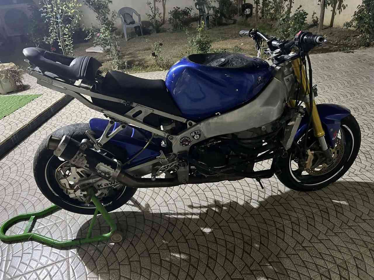 سلام عليكم دراجة كاوسكي السعر 17 وبيهة مجال مكان ديالي رقم ***********
