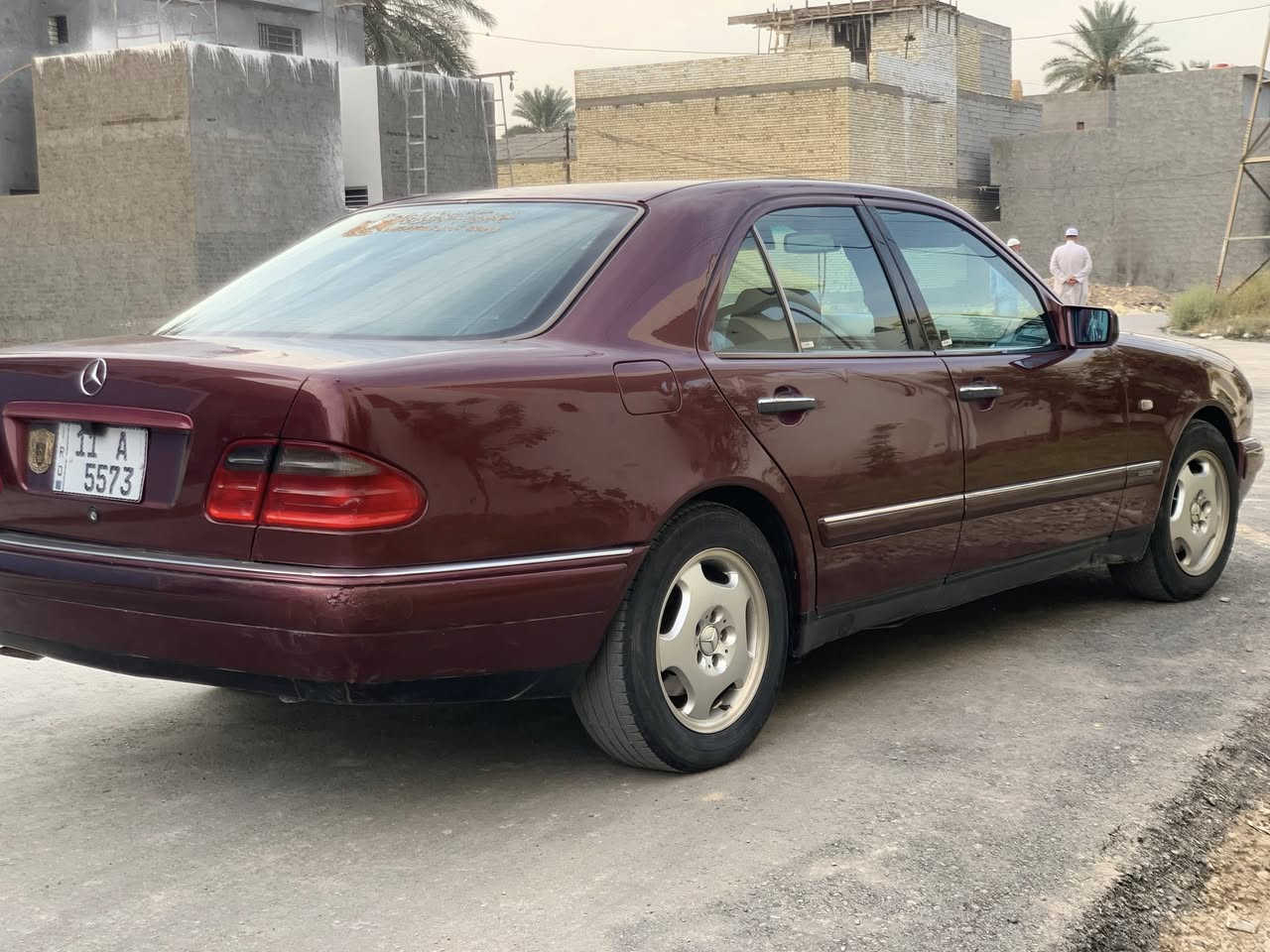 مارسيدس 1998
مكفوله من ضربه بيها صبغ كلير اثر جراد
محرك سته سلندر 320 (  V  )
صدر امامي خلفي خير من الله 
تبريد مكفول 
السعر 84 بيها مجال 
للاستفسار ***********
