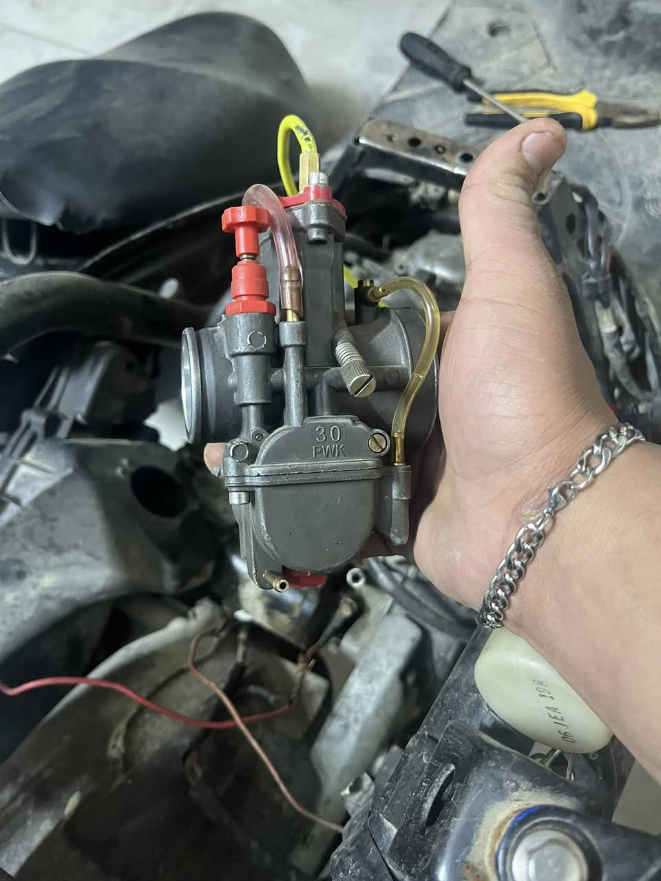 سلام عليكم كابريتر قفاز لبيع رقم *********** مكان بغداد الشعب سوك شلال
