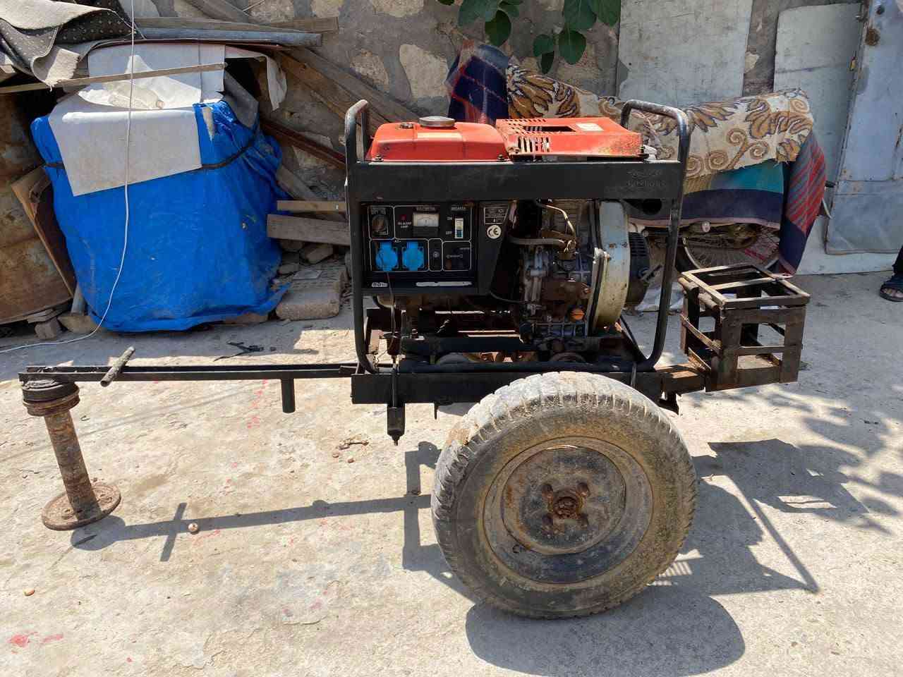 مولدة للبيع شركة الوادي محرك KAMA
مستخدمه قليل جدآ مال حداد وتركت الحداده مثل مشوفون الصور شادها بعربانه

مواصفاتها 220 فولت

تنطي 23 أمبير تجي تفحص تلحم لحيم او تشغل عليها اي شي بالك يلا تاخذها
ملاحظة /طريقة تشغليها سلف ويدوي عوزها بس باتري

السعر 500 وبيها مجال قليل

للتواصل خاص او الاتصال

***********
