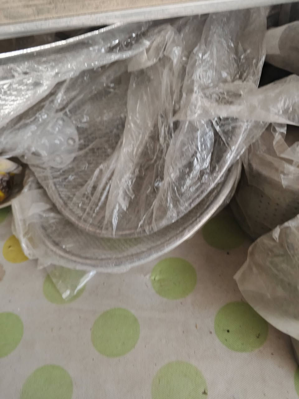 للبيع مواد منزليه سعر الدرزن  6000دينار تصفيت محل العنوان بعقوبة تقاطع القدس خلف  مطعم ابو حمره الاتصال ***********
