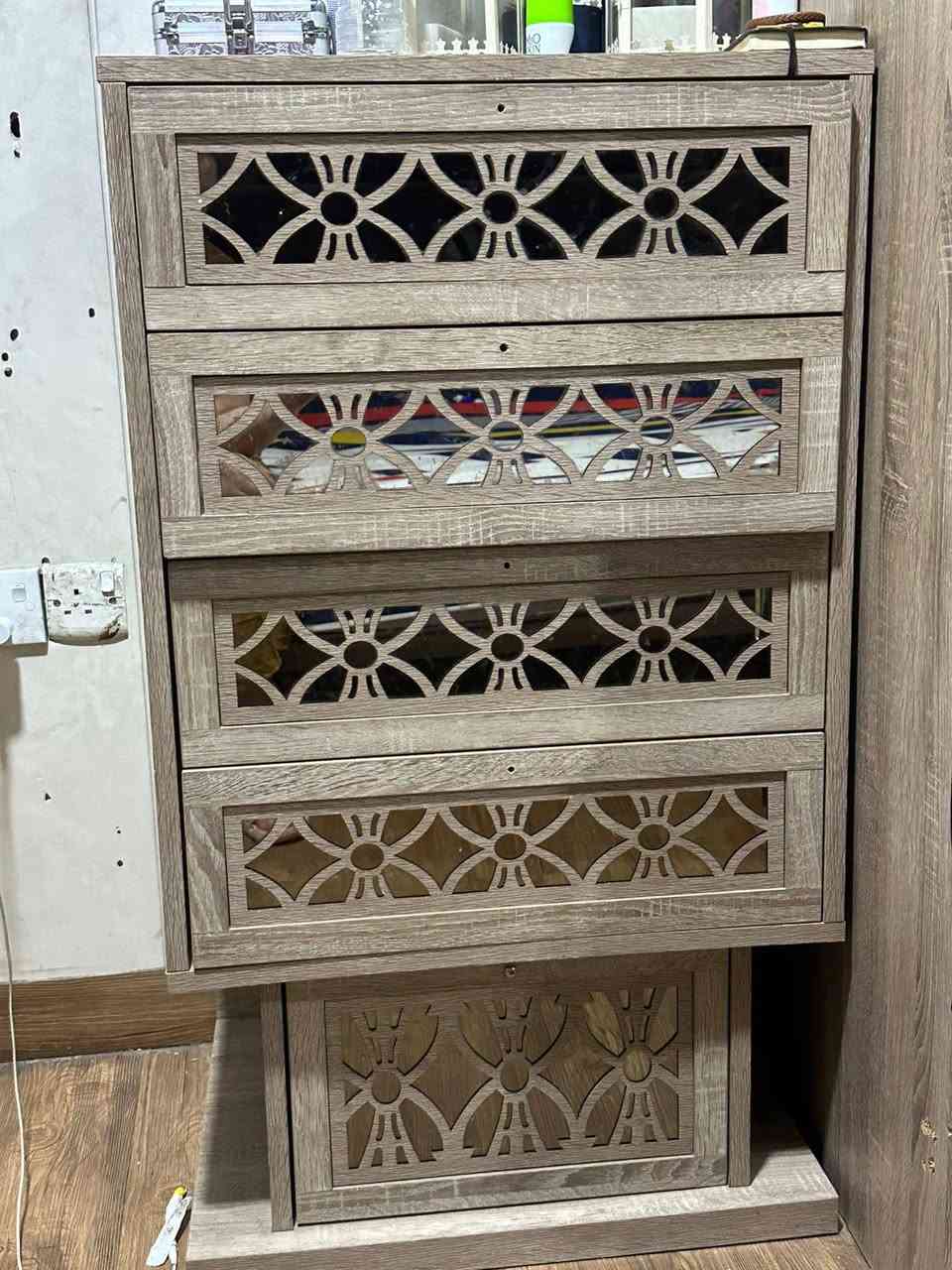 السلام عليكم
اراوس وابيع واشتري الغرف الصاج والتركي 
الاسعار المتوفرة من 250 لحد 5 مليون 
سعرها 300 فقط
الحجز و الاستفسار خاص او وتس ***********
