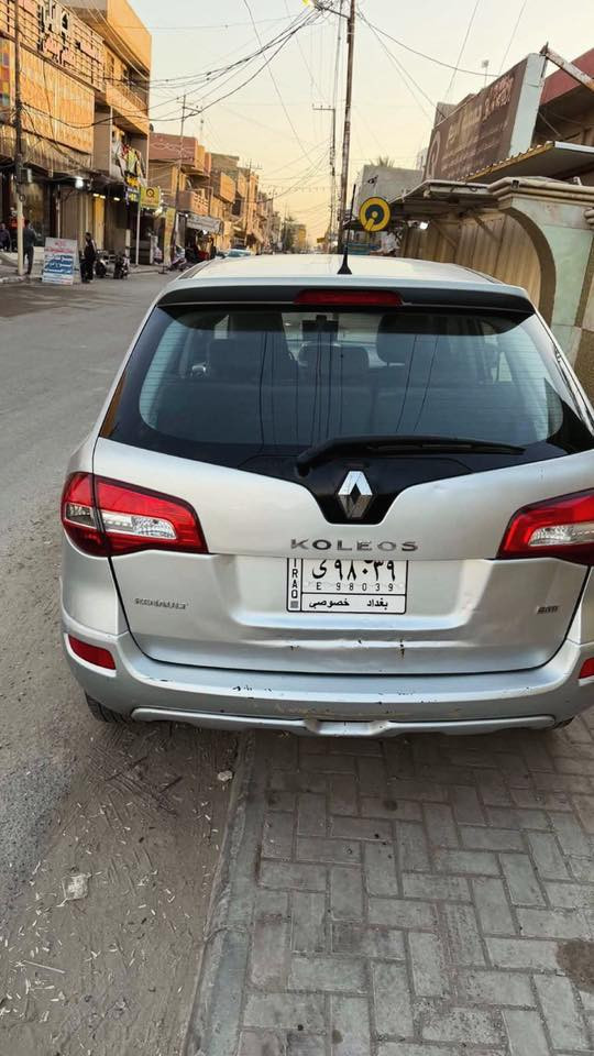 السلام عليكم سياره البيع رينو موديل 2013السياره شركه  بدون ضربه وصبغ ومكينه حجم 42500سلندر فور ويل دفع رباعي تبريد تتفئه شغال مشروع وطني سنويه. الل 27مكان بغداد الكريعات سعر السياره 82 رقم  صاحب السياره ***********
