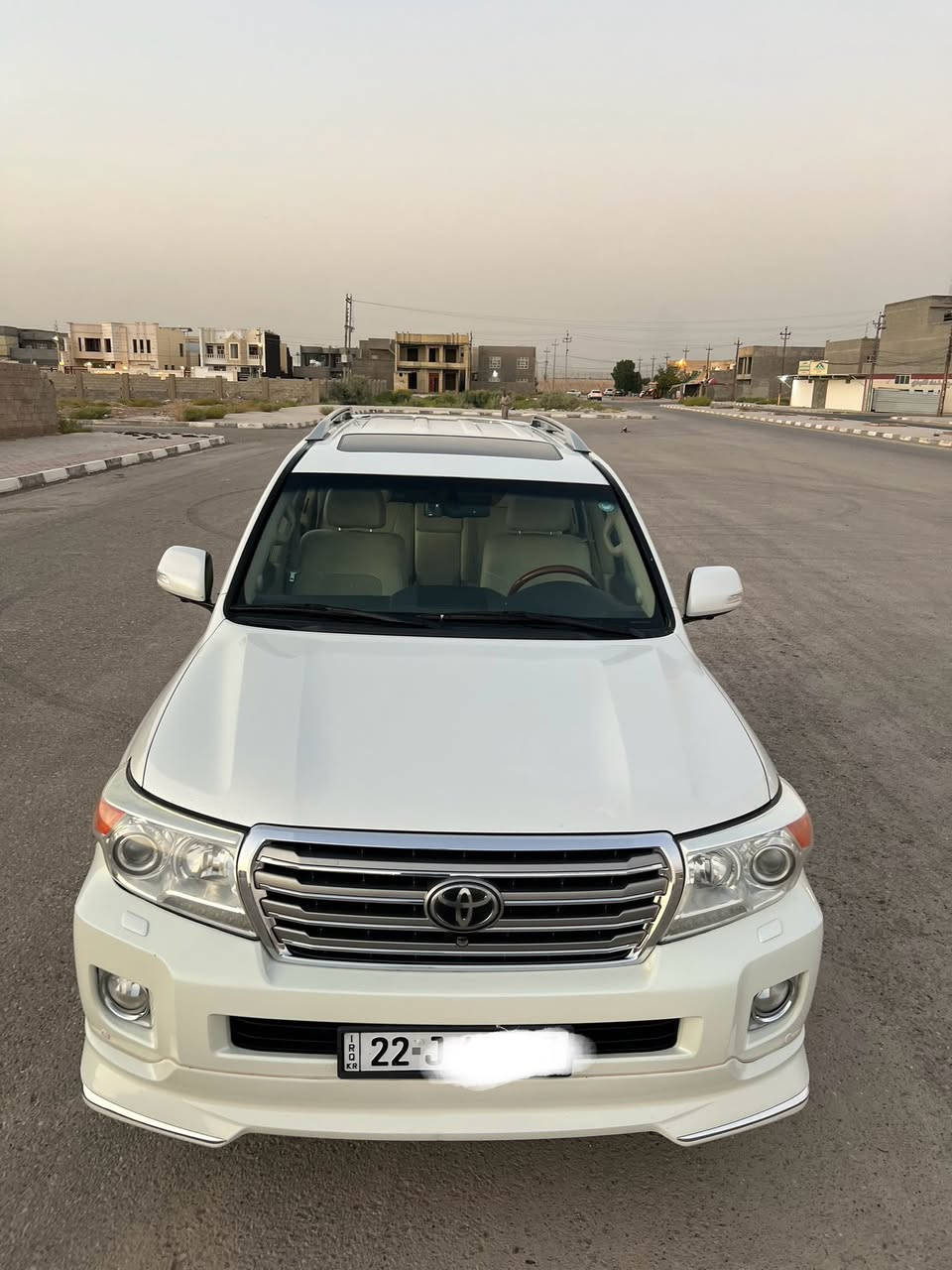 السلام عليكم 
لاندكروز فكساره للبيع 
رقم اربيل الجديد 
موديل 2013 
مكينة 5700 v8 
السيارة فول مواصفات 
5 بصمات 
4 كاميرات 
الصندوق شفط 
كشنات جلد كهرباء 
تدفئه +تبريد  كشنات 
تشغيل ع بعد 
مرايا شفط 
حساس خلفيّ أمامي 
السيارة ما ناقصها شي ابد 
مكفوله عدا الدعاميه الاماميه صبغ ورصعه جنب البكلايت الخلفي
الباقي كفاله 
مكان السيارة الانبار /الرمادي الحبانية 
السعر 385$
للاتصال. *********** او ***********
