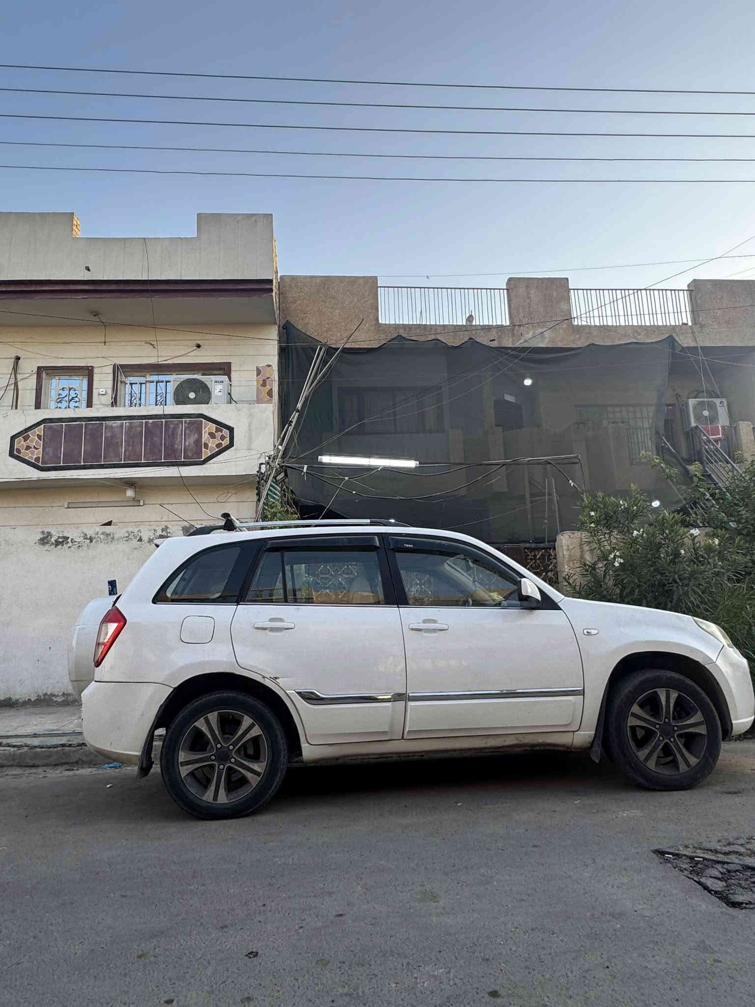 السلام عليكم 
تيكو 2013 بسعر مناسب ماشيه 70  الف  
رقم بغداد سنويه 2028 ،مكينة 1800 كير كهربائي مكفولات ، اكو طخه بسيطه بلدعاميه رايح بس اللون مالتها  واكو طخه بلباب الايمن الوره مبينات بلصور ، السياره خير من الله كشرها نظيف ،سنتر لوك شغال ،شاشه اندرويد ، فتحة ، تبريد ثلج ،تدفئه مقاعد شغال السياره ما بيها نقوصات بس ملاحظات اي استفسار مراسله الخاص او اتصال على الرقم ***********
العنوان بغداد حي الجهاد 
السعر 60 وبيها مجال بسيط
