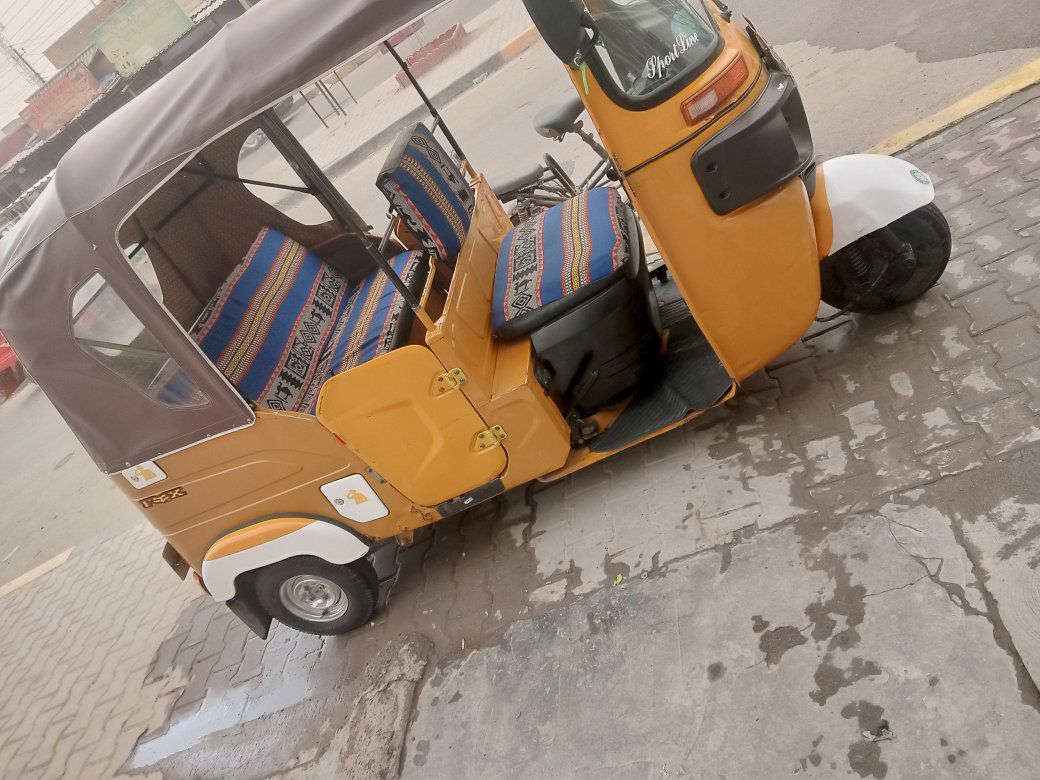 موديل21رقم وسنويه انكليزي مكينه مجفته مره وحده تكتك جاهزه بيها ضربه بلغد اليسره وراجع بارد تكتك كبل لشارع سعرها6900وبيها مجال مكاني بغداد ابو اغريب بلحصوه 
***********واتساب
***********اتصال
