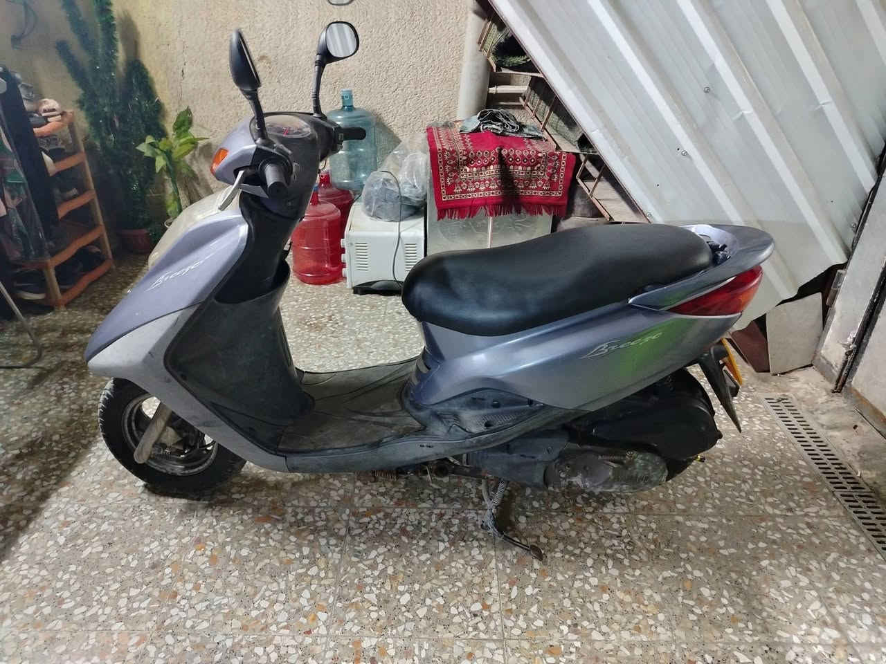 للبيع بريز
دراجه شغاله وخير من الله . بس فقط بيه خيط تبخير 

يحتاجلها تصليح . ابد ماوكفت عندي 

مدينة الصدر . سعرها 600 وبيه مجال بسيط 

للاتصال ***********
