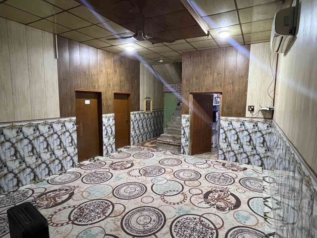 اسلام عليكم ورحمت الله وبركاتو
يوجد بيت للبيع وقف سني 
يتكون قرف منام2
ديوان مطبخ صاله جبيره
حمامات العنوان ابو الخصيب ابو الجوزي
 المساحه 250
السعر 60بي مجال (***********)
