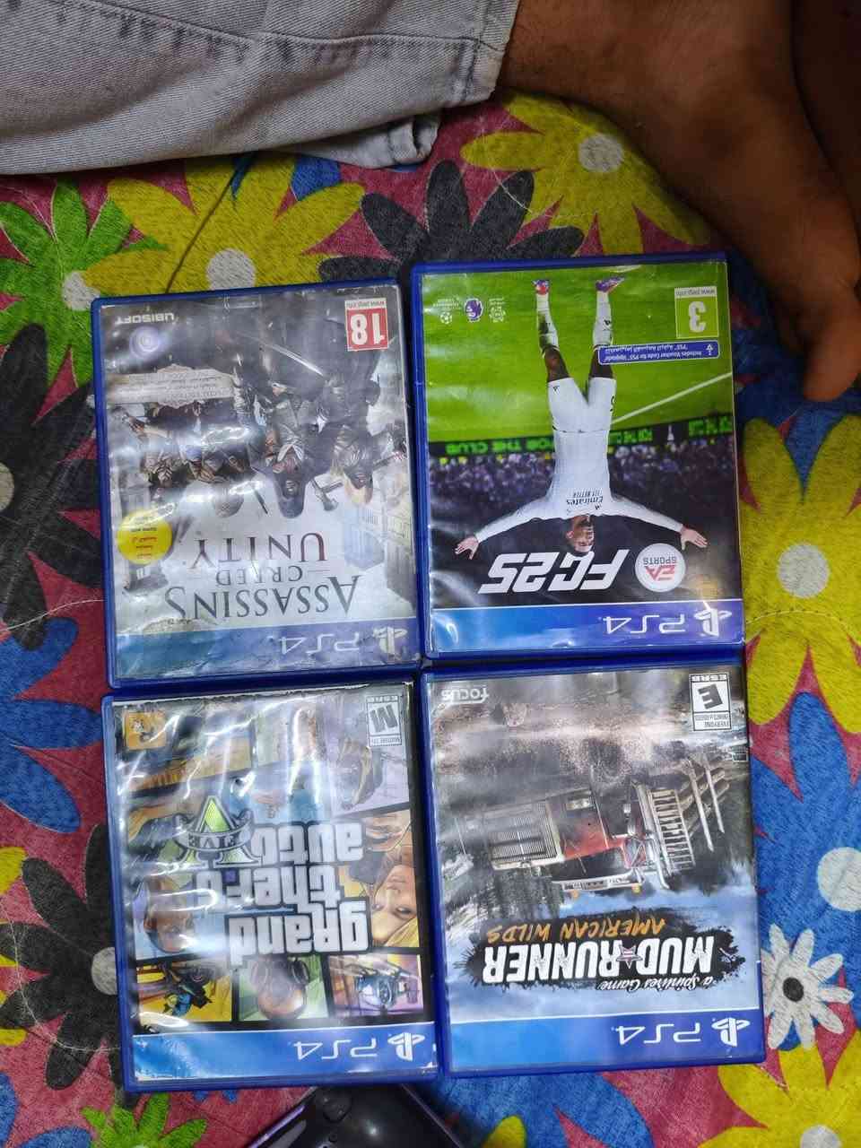 سلام وعليكم بلي 4 سلم الجاهز حديد ما مفتوح كارتونه وية وية طوبة شتريته 45  او درايفر شتريته 25 او محكه شاحنات35 وهاي الحرب شتريته 30 مترجمه بل عربي وية يدة مال بلي 5 اشتريته اب 40 او يدة اصلية او يدة عادية يغني 4 اقراص او 3 يدات مكاني معقل قرب مغتسل البله سعر 275  يعني بس الغراض مشتريهن اب 175كله جديد ***********
