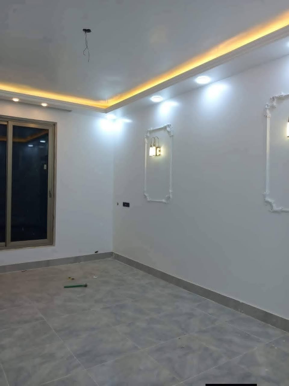 يتوفر دار سكن للبيع في منطقة الزهراء  مساحته 150م بواجهة 10م ونزال 15م ،عرض الشارع 10م ،،
يتكون الدار المشيدة   الطابق الاول استقبال وهول ومطبخ وغرفة نوم وصحيات.  فيما يضم الطابق الثاني ثلاث غرف نوم وهول وصحيات ومخزن ،
قرب المدارس موقع مميز ثاني عن ركن ***********اني مكلف رقم صاحب العقار
اللهم صل على محمد وآل محمد
