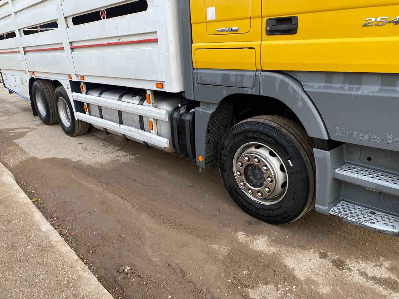 اكتروز للبيح فول فول مواسفات 
تبريد رتايدر سلاجة
سنةوية جديد 
بسةنةوية مزوج
بيلادي دبل تاير
موديل2012
رقم***********
