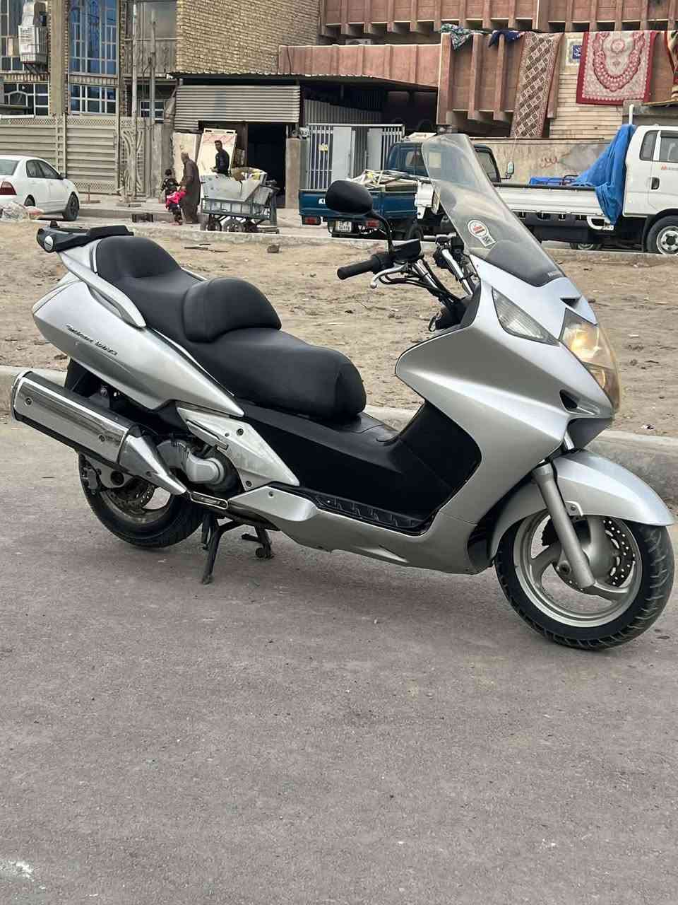 سلفر ونك البيع حجم المكينه 400 CC دراجة كامله مابيه نقص كهربائيات كله شغاله اوراق موجوده 
السعر 14 ورقه وبيه مجال بسيط مكان بغداد مدينه الصدر ***********
