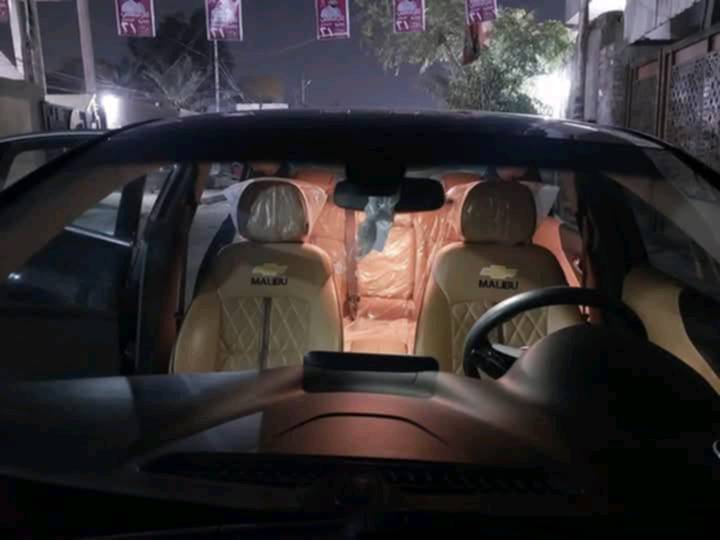 سيارة شيفروليه ماليبو، موديل حديث بحالة جيدة. الداخل أنيق ومريح باللون البني. هناك بعض الأضرار الواضحة في مقدمة السيارة كما هو موضح في الصور. السيارة تعرضت لحادث وتم إعادة ترميمها جزئيًا. مناسبة للاستخدام العائلي أو الشخصي بعد إجراء الإصلاحات اللازمة. للاستفسار، الرجاء التواصل للحصول على مزيد من التفاصيل.