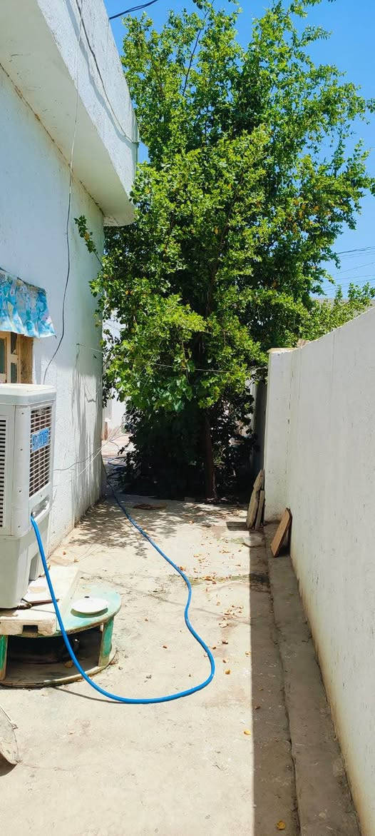 للبيع بيت مساحته 250 زراعي سند 25 مشمول فالتطويب البيت بيه كراج سياره وغرفتين وصاله ومطبخ ومكشوفه وبراني وحمامين لاستفسار *********** النجف, العراق
