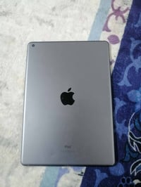 آيباد ٨ • شاشة اصلية • مجال بسيط