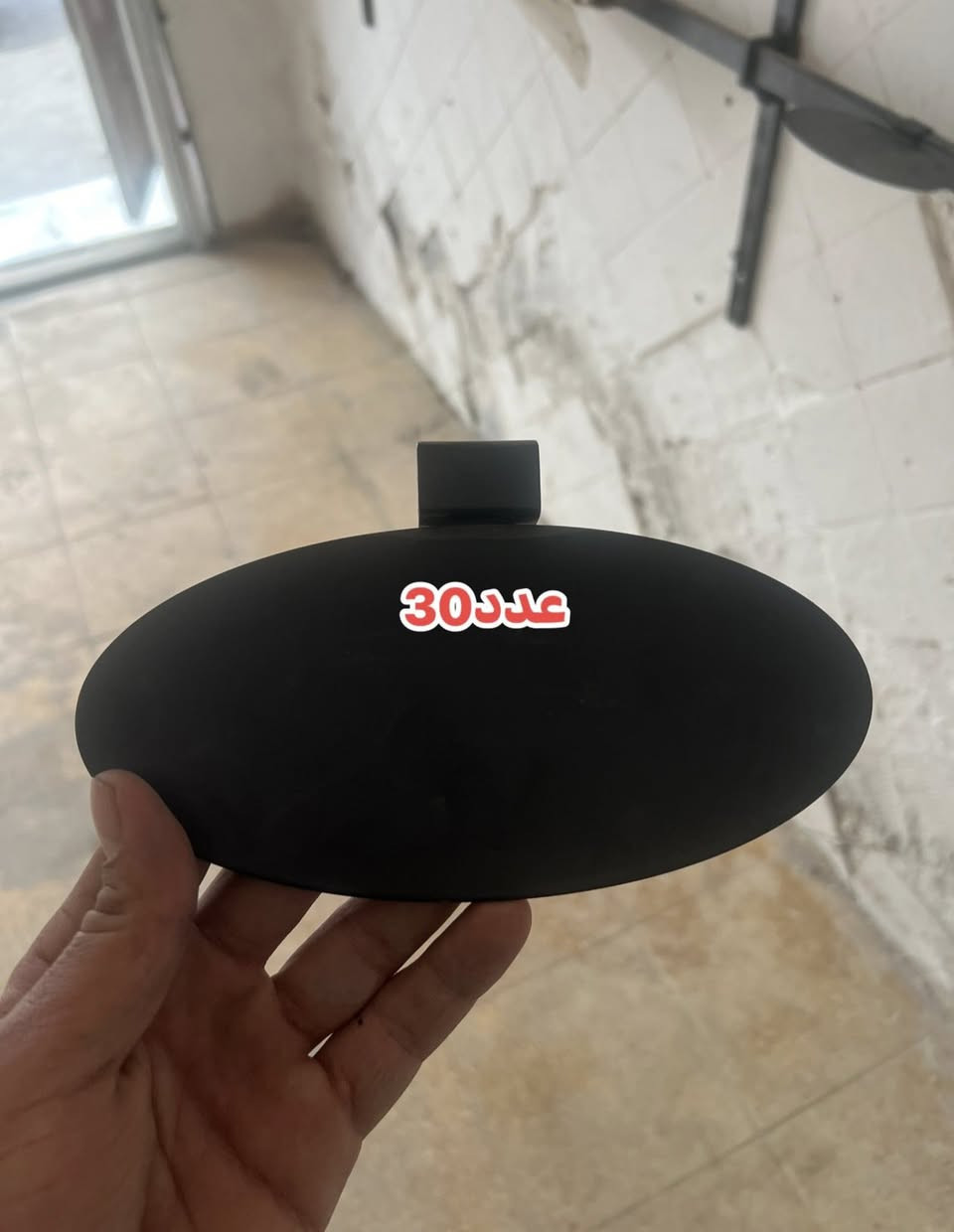 السلام عليكم ديكور محل ملابس مستخدم شهرين فقط 3امتار وديكور احذيه السعر 250الف وبي مجال تواصل فقط واتس اب او اتصال ***********
